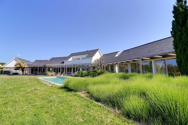 Afficher la photo en grand maison à vendre - 6 pièces - 260.0 m2 - GUERANDE - 44 - PAYS-DE-LOIRE - Century 21 Dréano Immobilier