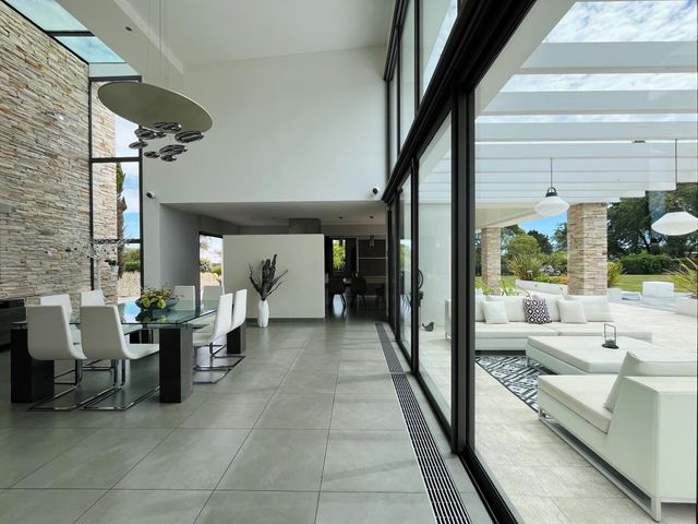 Afficher la photo en grand maison à vendre - 10 pièces - 380.0 m2 - ST HILAIRE DE RIEZ - 85 - PAYS-DE-LOIRE - Century 21 Dréano Immobilier