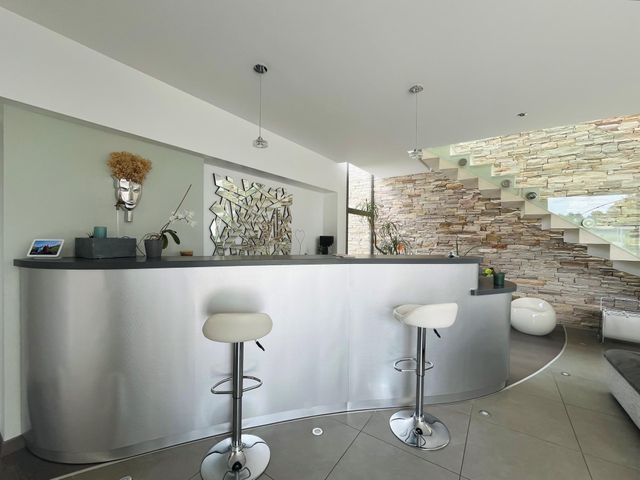 Afficher la photo en grand maison à vendre - 10 pièces - 380.0 m2 - ST HILAIRE DE RIEZ - 85 - PAYS-DE-LOIRE - Century 21 Dréano Immobilier