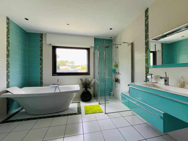 Afficher la photo en grand maison à vendre - 10 pièces - 380.0 m2 - ST HILAIRE DE RIEZ - 85 - PAYS-DE-LOIRE - Century 21 Dréano Immobilier