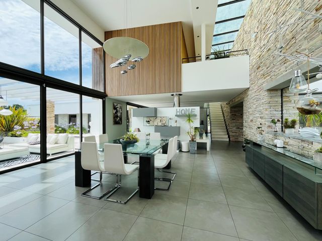 Afficher la photo en grand maison à vendre - 10 pièces - 380.0 m2 - ST HILAIRE DE RIEZ - 85 - PAYS-DE-LOIRE - Century 21 Dréano Immobilier