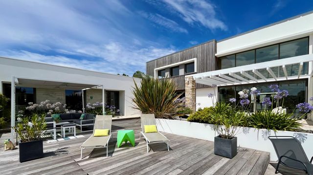 Afficher la photo en grand maison à vendre - 10 pièces - 380.0 m2 - ST HILAIRE DE RIEZ - 85 - PAYS-DE-LOIRE - Century 21 Dréano Immobilier