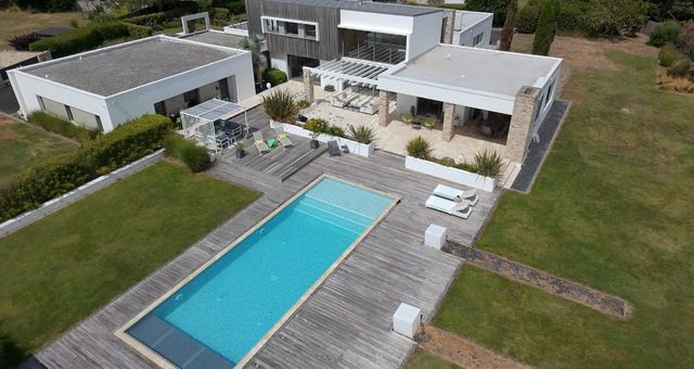 Afficher la photo en grand maison à vendre - 10 pièces - 380.0 m2 - ST HILAIRE DE RIEZ - 85 - PAYS-DE-LOIRE - Century 21 Dréano Immobilier