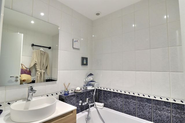 Appartement T4 à vendre - 4 pièces - 82.27 m2 - LA BAULE - 44 - PAYS-DE-LOIRE - Century 21 Dréano Immobilier