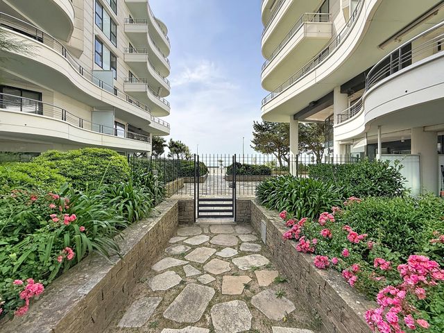 Appartement T2 à vendre - 2 pièces - 43.56 m2 - LA BAULE - 44 - PAYS-DE-LOIRE - Century 21 Dréano Immobilier